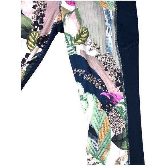 Athleta Oasis Contender 7/8 leggings Lagoon Tropical Large - Picture 4 of 11